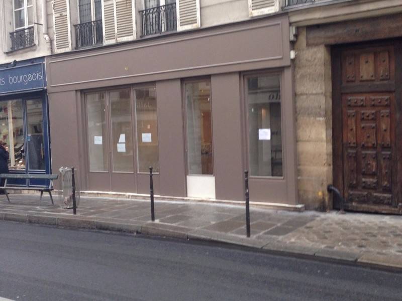 couche de peinture façade de magasin